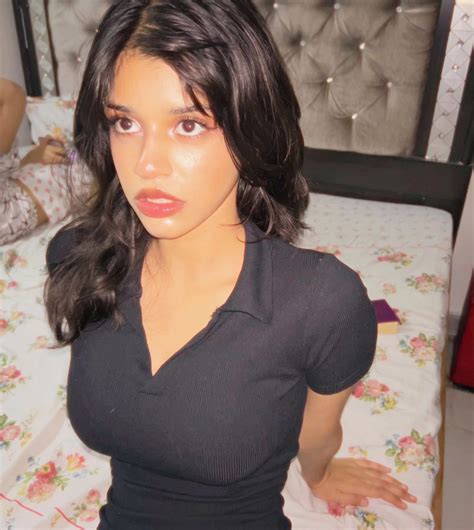 Pin by bhumi on Pins by you in 2025 | Quick outfits, Beautiful jewish ...