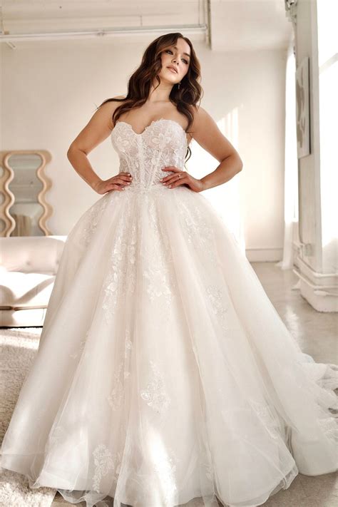 Sweetheart Strapless Ball Gown Wedding Dresses
