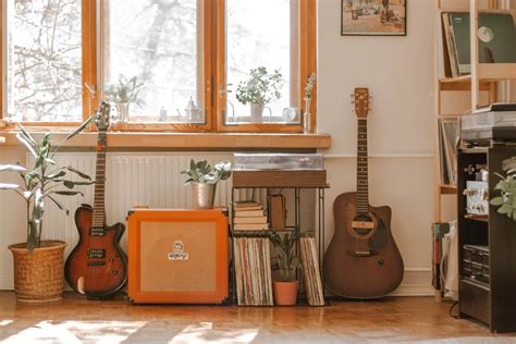Acoustic vs Electric Guitar: Which is Better for Beginners? - Pickup Music
