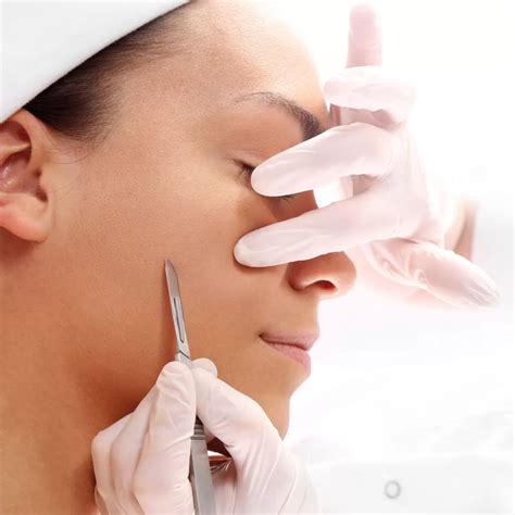 Dermaplaning Treatment | What Does Dermaplaning do for Skin?