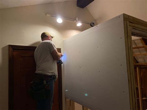 How to replace carpet with hardwood floor? A step-by-step guide to ...