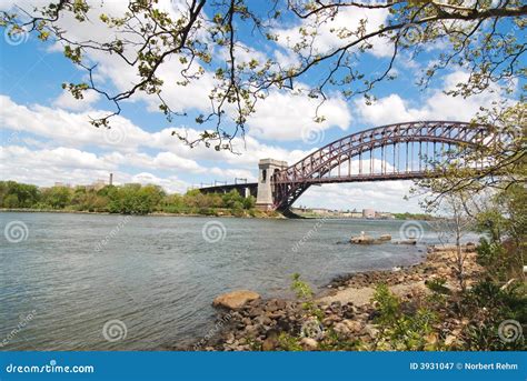Hell Gate Bridge stock image. Image of island, leaf, steel - 3931047