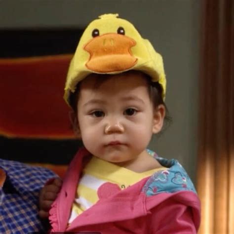 BABY LILY MODERN FAMILY | Modern family funny, Modern family lily ...