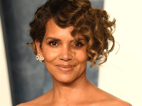 Halle Berry clapped back after being accused of ‘posting nudes for attention’ – Dikla Akrat