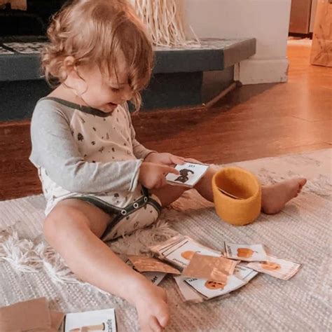 Halloween Matching Game - Free Printable for Toddlers + Preschool Kids