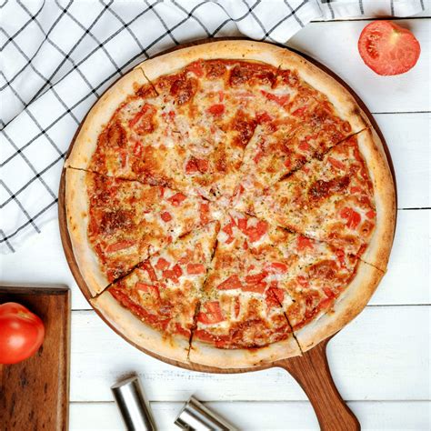 Enjoy Authentic MARGHERITA PIZZA at La Ballerina Italian Restaurant ...