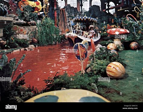 WILLY WONKA AND THE CHOCOLATE FACTORY Stock Photo - Alamy