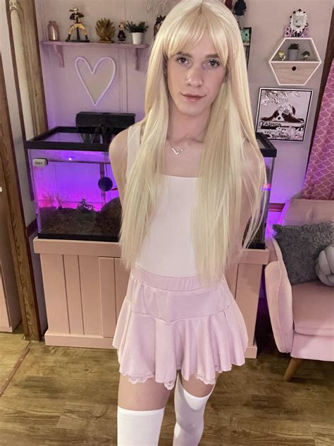 For New years, I’m embracing My natural face & body : r/TrapCuties