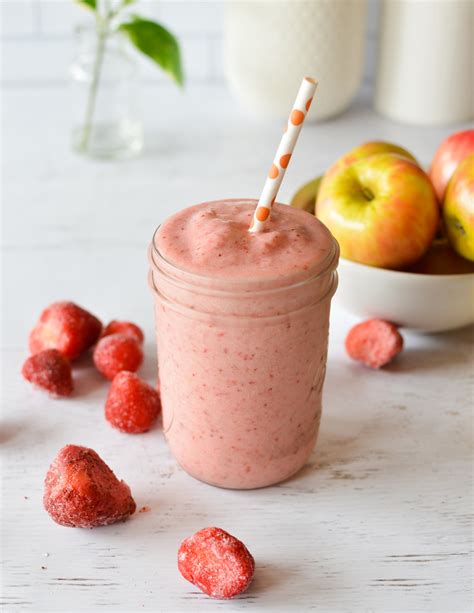 Bahama Mama Tropical Smoothie Copycat - Sip Sip Smoothie