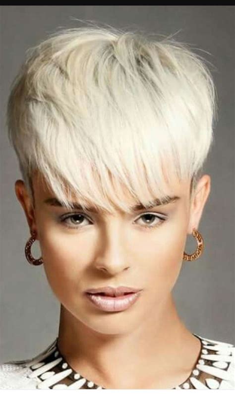 Pin by BELÉN MACEIRAS CASTRO on PELOS | Easy short haircuts, Pixie hairstyles, Short pixie haircuts