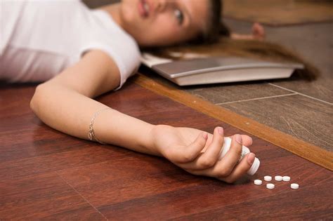 What Does a Prescription Drug Overdose Look Like? - Desert Hope