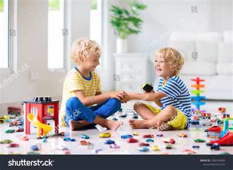 Gratuit Literotica Having Fun In Garage / Happy Family In Garage Stock ...