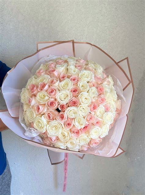 Light pink and white roses - 25 | Luxury flower bouquets, White and ...