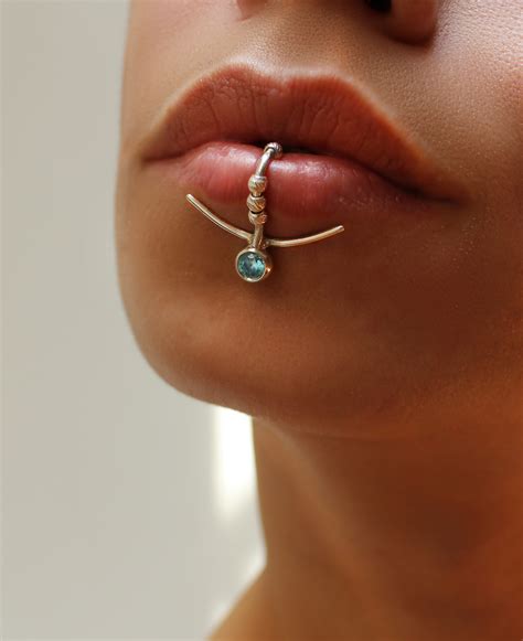 NO PIERCING REQUIRED Silver Fake Lip Ring - rednur.com