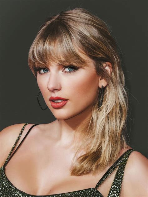 Taylor Swift biography, net worth, boyfriend, age, height, family 2026 ...