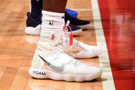 2018.10.18. LAC Montrezl Harrell Off-White x Nike Hyperdunk 2017 ...