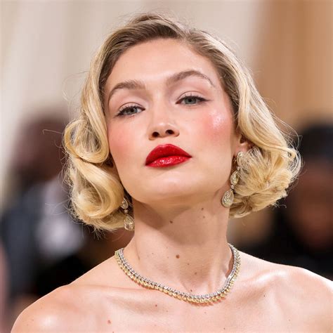 Adele Shows Off Her 100-Lb Weight Loss Transformation After Becoming ...