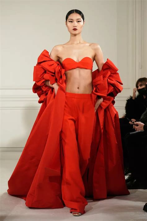 Анатомия моды: коллекция Valentino Couture весна-лето 2022 | Vogue UA