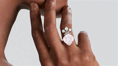 На аукцион выставлен бриллиант Marie-Thérèse Pink: euro_royals — LiveJournal