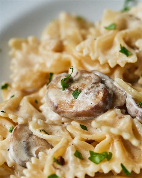 Creamy Bow Tie Pasta Recipe [VIDEO] - Delice Recipes