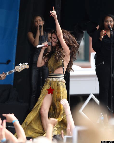 The Best, Worst And Just Plain Embarrassing Wardrobe Malfunctions ...