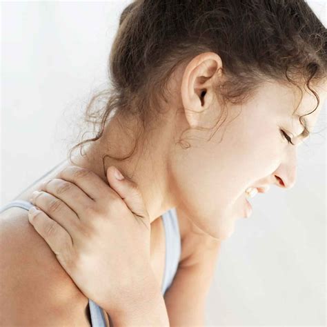 Neck cracking causes, diagnosis & treatment