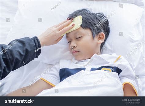 Tepid Sponge Bath Wiping Forehead Decrease Stock Photo 2293017255 | Shutterstock