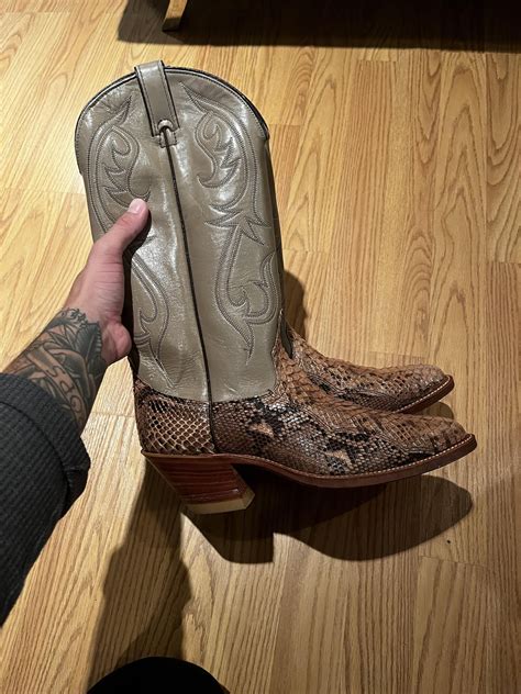 I cant fit my foot into cowboy boots : r/cowboyboots
