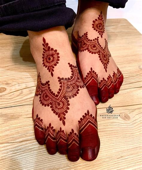 Stylish Mehndi Designs for Feet (1) - StylesGap.com