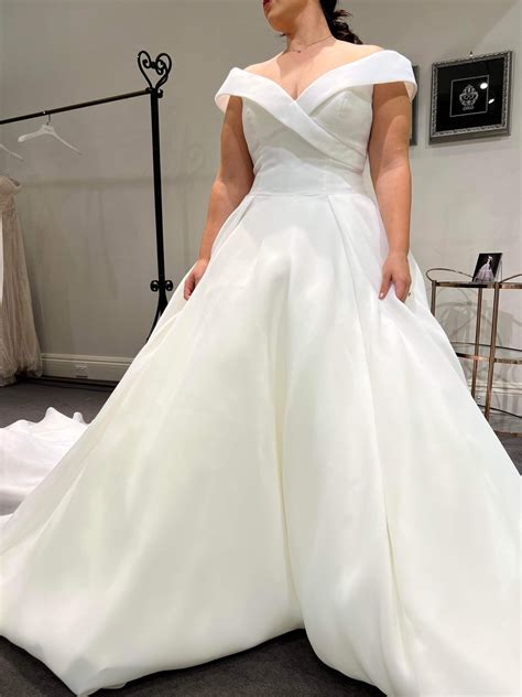 Pronovias New Wedding Dress Save 15% - Stillwhite