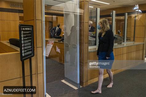 ELIZABETH HOLMES Feet - AZNudeFeet