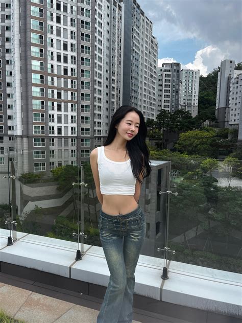 petite Asians, yes or no? :) : r/AsianHotties