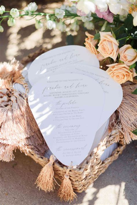 25 Stylish Fan Ideas for an Outdoor Wedding