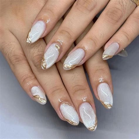 White Cat Eye Nails: Trendy Designs & Expert Tips for a Perfect Look | Cat eye nails polish ...