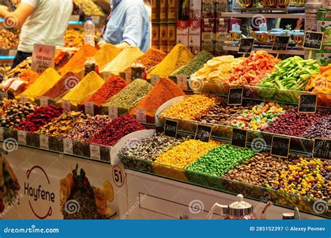 ISTANBUL, TURKEY - JULY 05, 2018: Spices on the Shelves in Spice Bazaar ...
