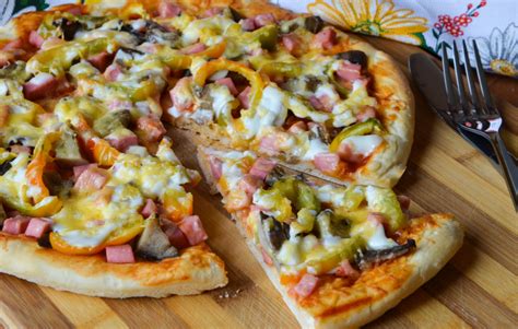 Пицца с колбасой и грибами – 4 рецепта, как приготовить домашнюю пиццу