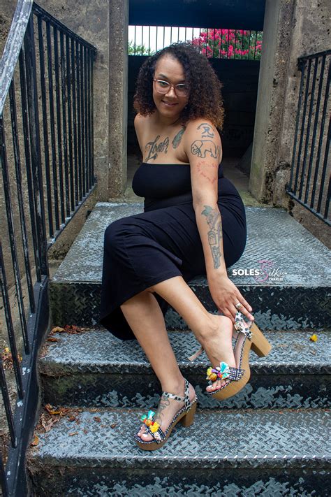 Foot Fetish Forum: Soles of Silk - Charlee & Her Super-Cute Shoot