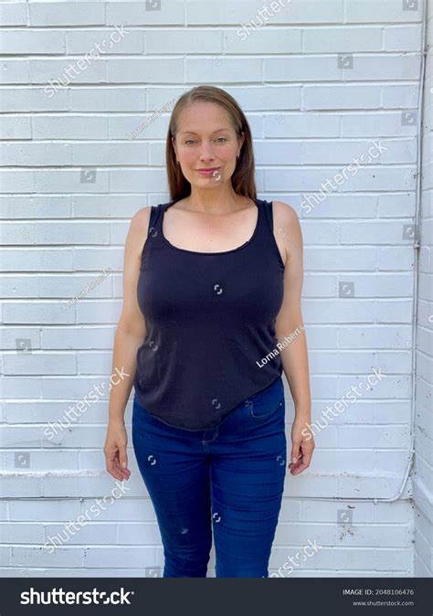 477 imágenes de Curvy brunette jeans - Imágenes, fotos y vectores de stock | Shutterstock