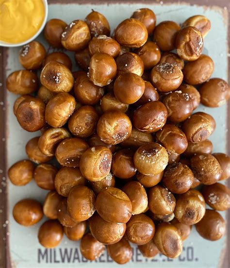 Amazon.com: King's Hawaiian Original Hawaiian Sweet Soft Pretzel Bites ...