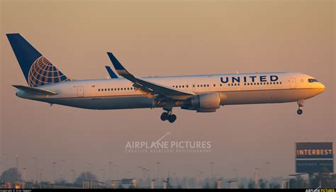 N673UA Boeing 767-300 United Airlines at AMS / EHAM