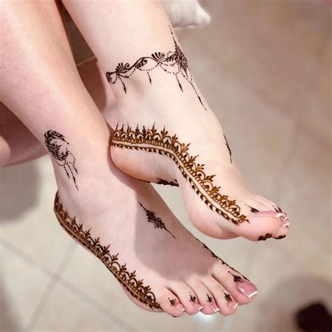 Simple Feet Henna Design | Henna designs feet, Foot henna, Simple foot ...