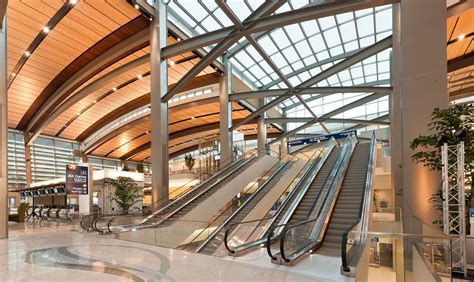 Sacramento International Airport Central Terminal B Interior - L.A ...