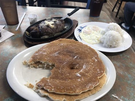 Post about Hawaiian Style Cafe pancakes. The comments are kind of a fun ...