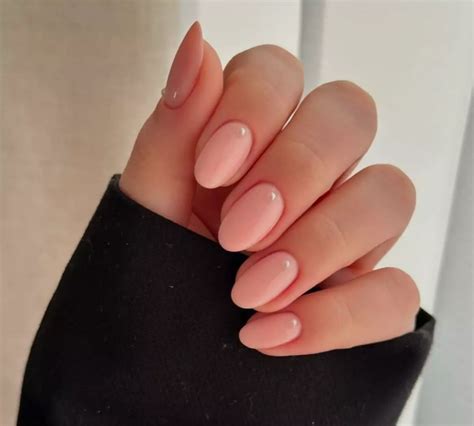 Bookmark-worthy nude nail ideas