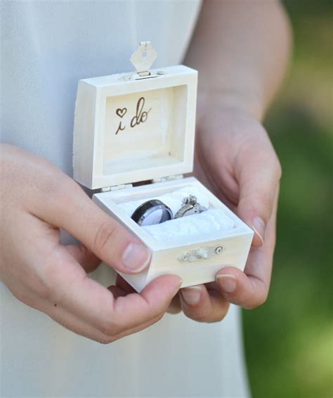 Rincondelasbellezas: Vintage Ring Bearer Box