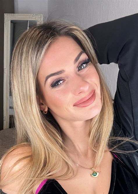 my beautiful hair complements well my face : r/sexyhair