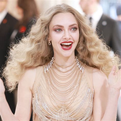 Amanda Seyfried Maag Amanda Seyfried Channels Mermaid Glam At 2022