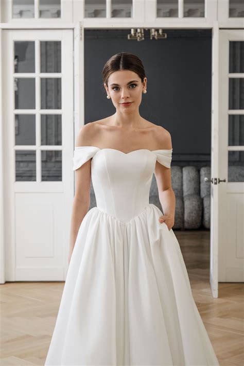 Basque waist wedding dress 60 photos - Astyledwedding.com