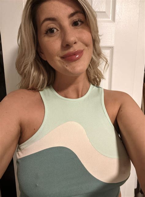 Took a selfie before taking a bath. [F25] : r/selfie