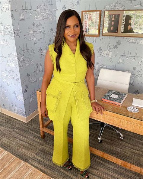 14 Celebrities With Apple Shaped Bodies